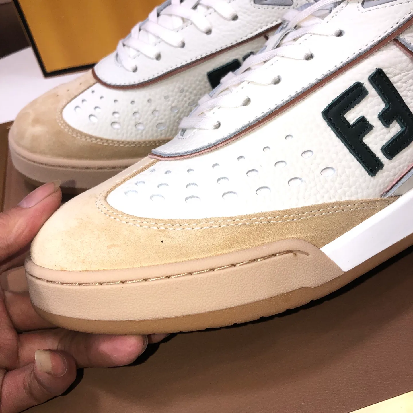Men's men's shoes 💰600💰 Fendi 2023 latest couple model 🔥 Many 💑 stars have the same style FD match Original one-to-one replica Designer Kim Jones's first sneaker fendi match and Donkey brand Trainer basketball sneakers Material: Original silk leather Lining: Breathable mesh Packaging: Original 1:1 matching high-end packaging Size: Female 35-40 Male 38-44 (45 46. Custom-made (no return or exchange)